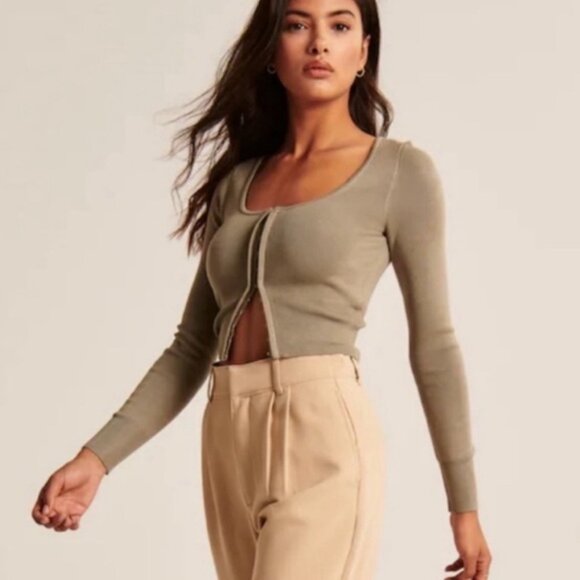 Abercrombie & Fitch Notch Neck Zip Up Slim Ribbed Stretchy Top Tan Beige Size M - Picture 2 of 8
